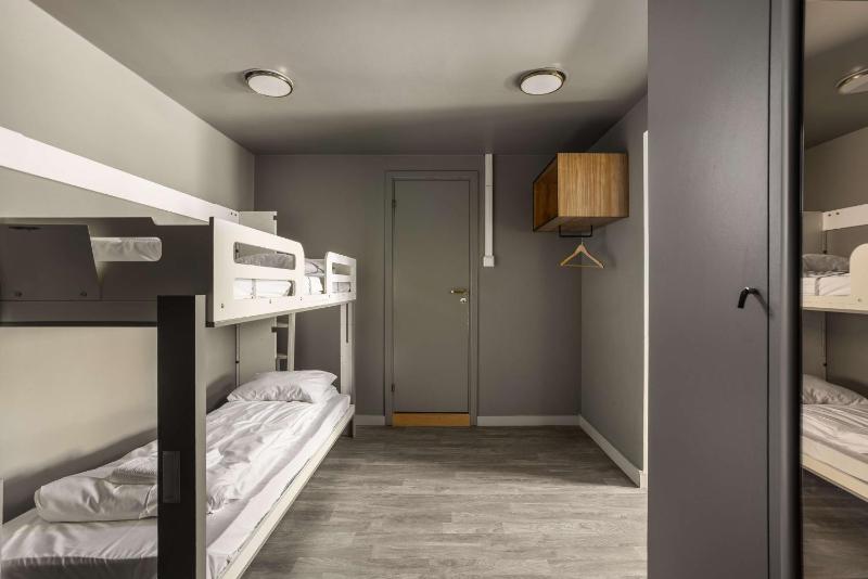 Superior Twin Room image 4