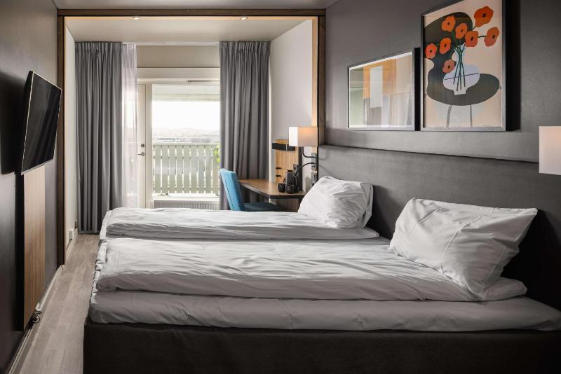 Twin Room image 3