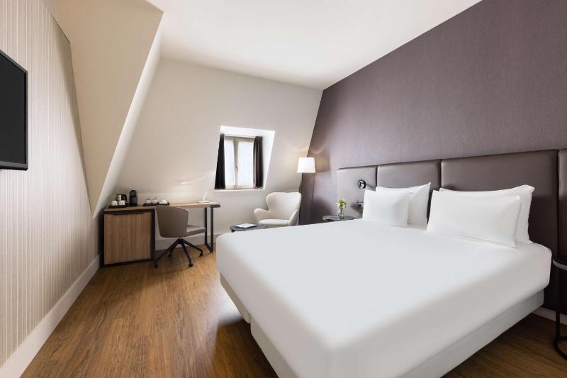 Superior Double Room image 1