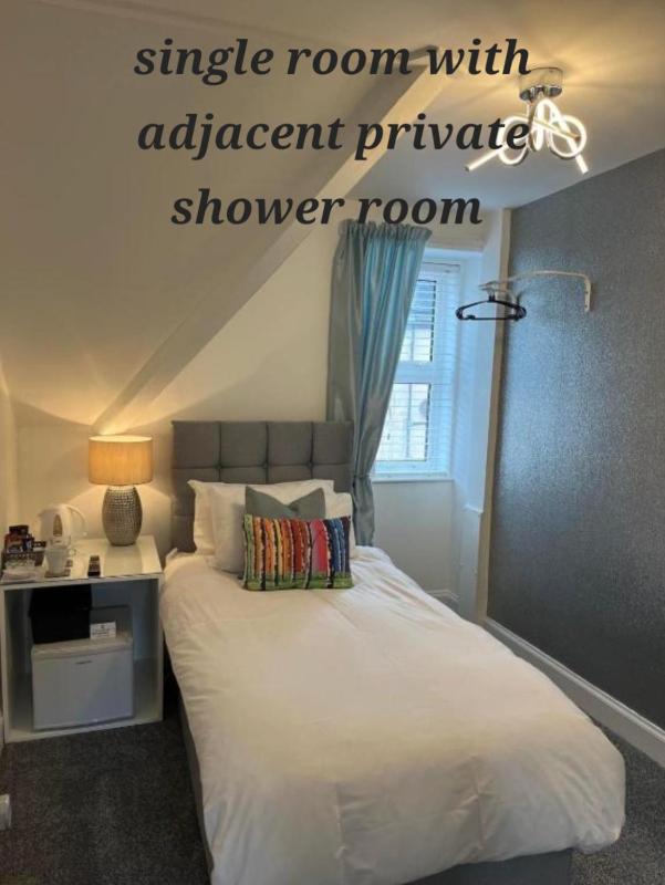 Single Room with Private External Bathroom image 1