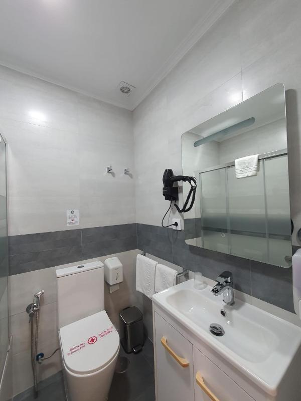 Studio (2 Adults) with Single Beds image 1