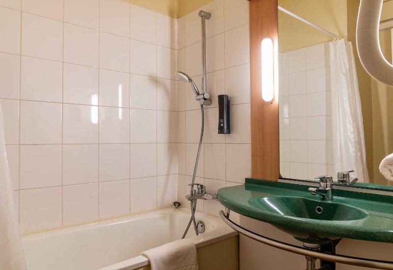 Standard Double Room image 4