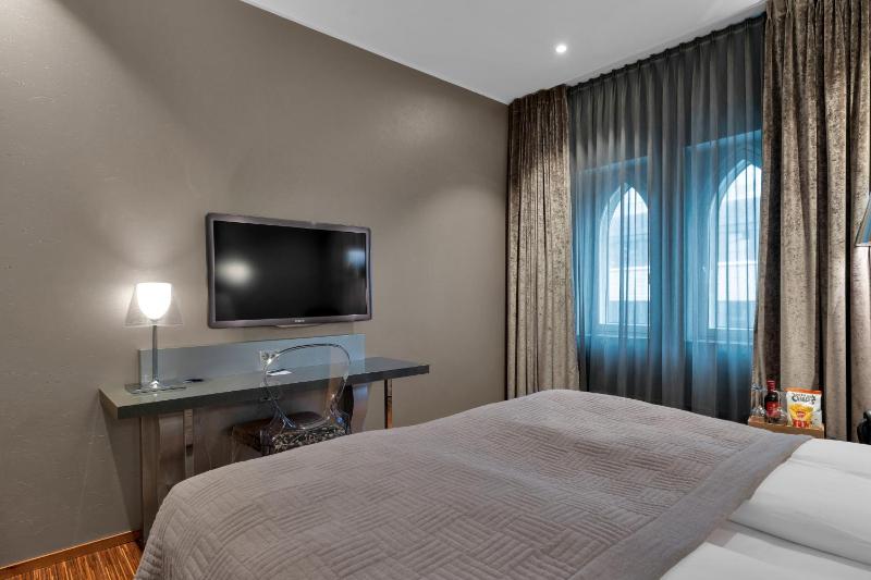 Standard Double Room image 4