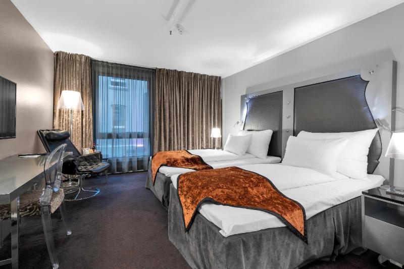 Standard Twin Room image 3