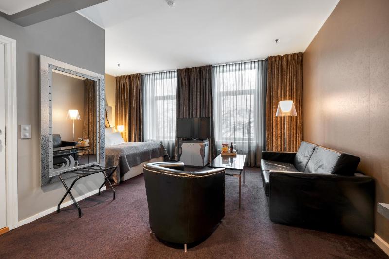 Deluxe Double Room image 3