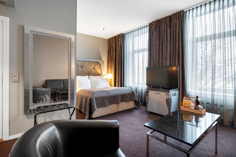 Deluxe Double Room image 2