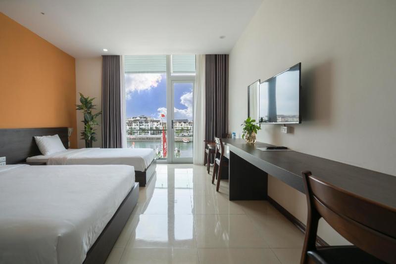 COCO Tuan Chau Hotel - image 1