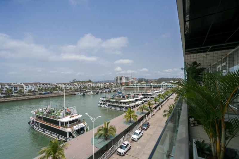 COCO Tuan Chau Hotel - image 10
