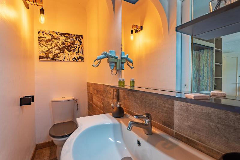 VILLA JUSTINE VI4239 By Riviera Holiday Homes - image 13