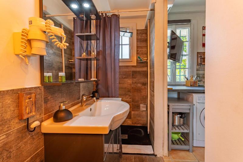 VILLA JUSTINE VI4239 By Riviera Holiday Homes - image 34