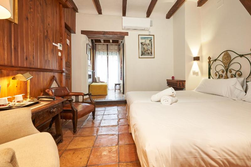 Double or Twin Room image 2