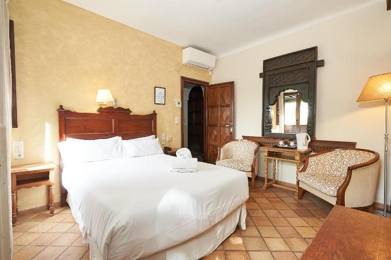 Hotel America - image 14