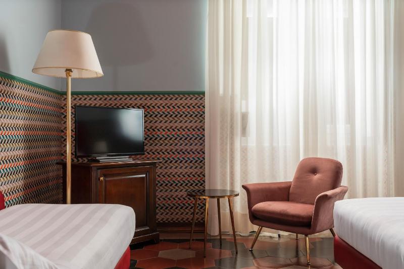 Deluxe Double or Twin Room image 1