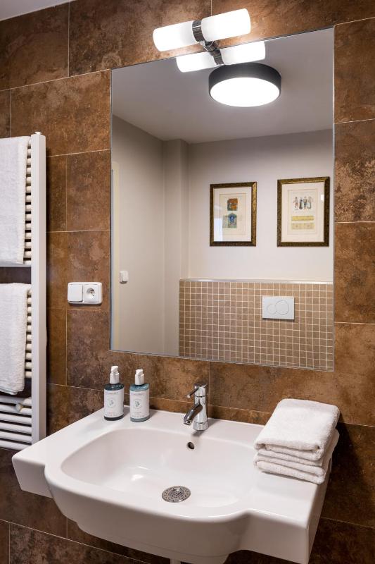 Superior Triple Room image 2