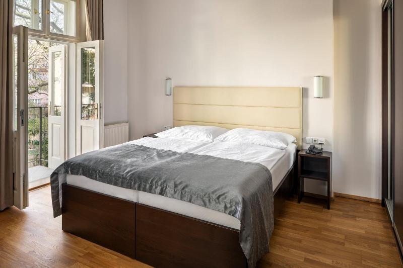 Hotel Unique - image 1
