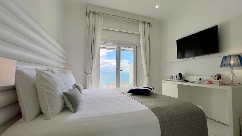 Junior Suite with Terrace image 4