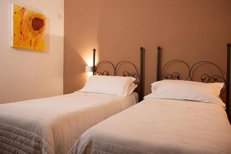 Twin Room image 1