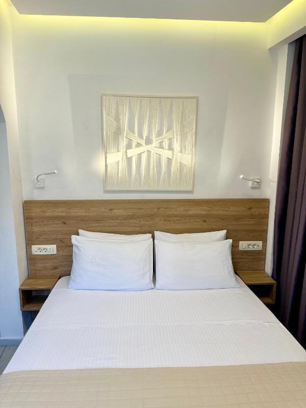 Economy Double Room image 3