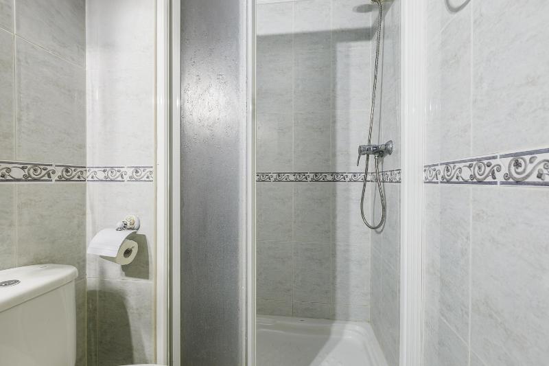 A&N Spacious Terrace Family Apartment Downtown - image 11