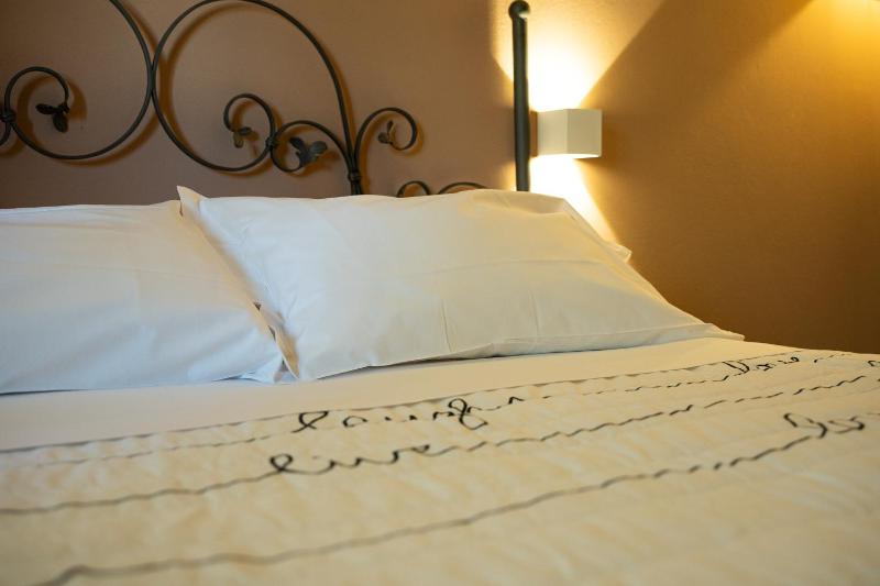 Double Room image 3