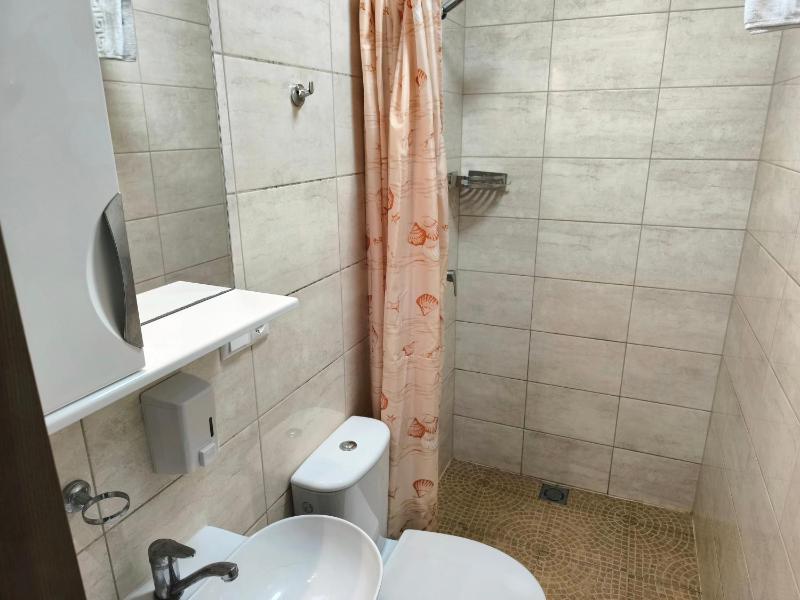 One-Bedroom Apartment with Private Entrance image 3