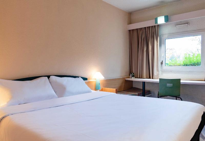 Standard Double Room image 1