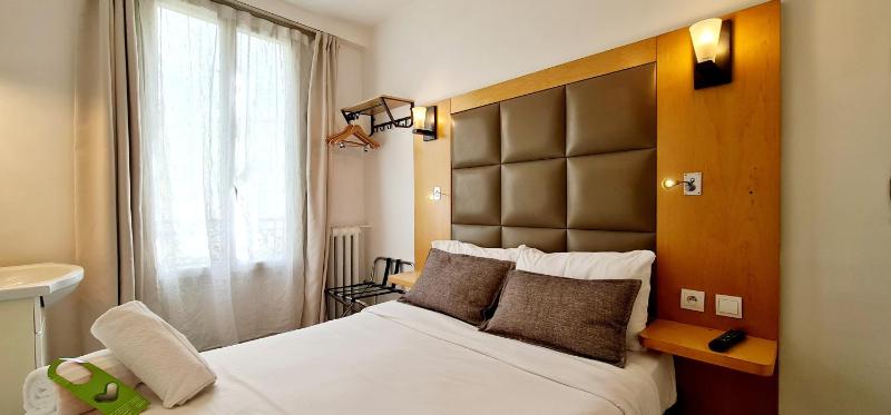 Double Room with Shared Bathroom image 3