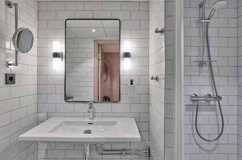 Standard Single Room image 3