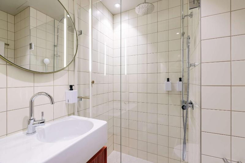 Standard  Double Room image 3