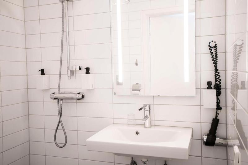 Single Room image 3