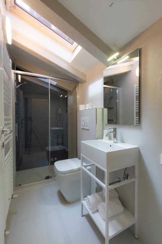 Single Room image 2