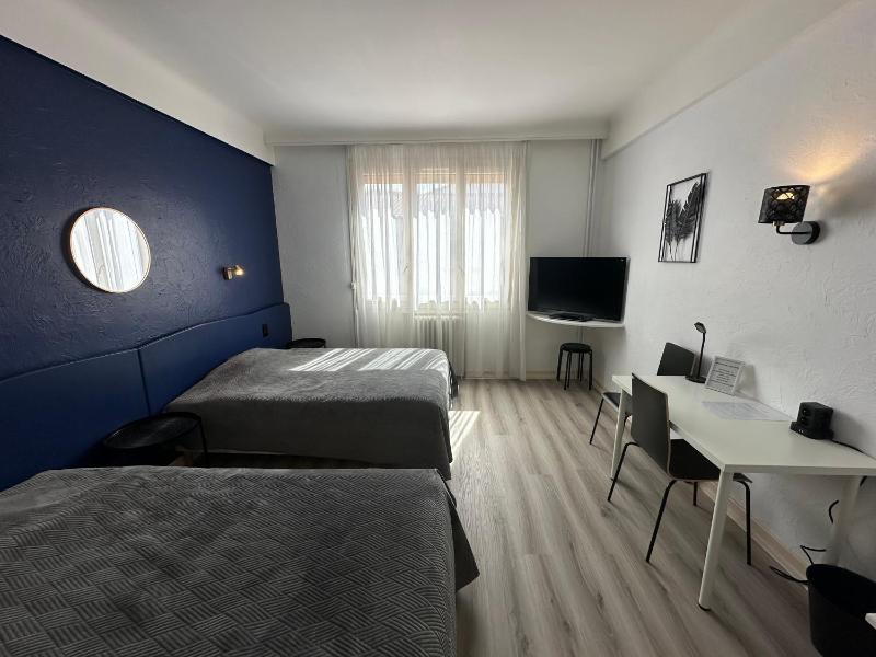 Superior Twin Room image 1