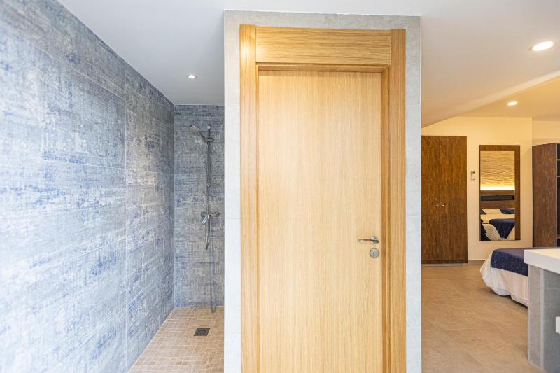 Seaview Comfort Room image 3