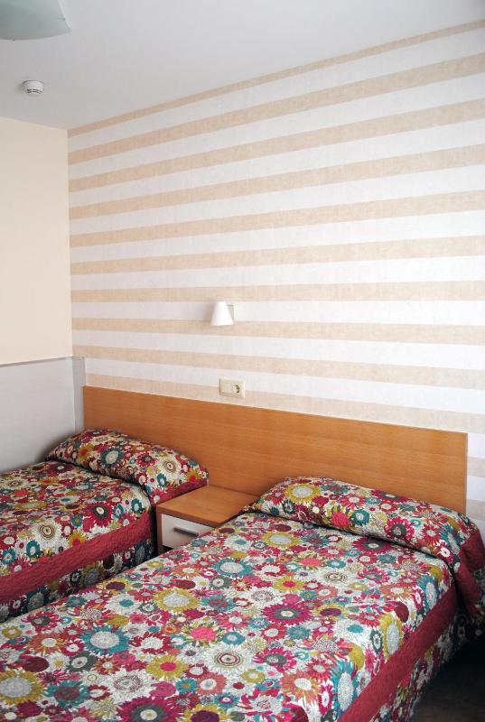 Twin Room image 1