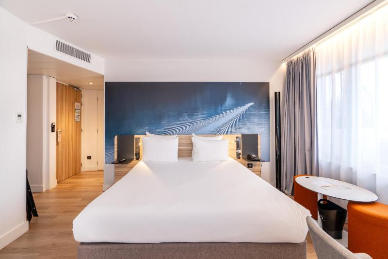 Executive Double Room with Balcony image 2