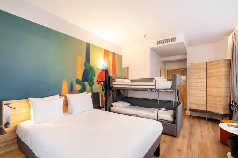 Classic Double Room with Sofa Bed image 2