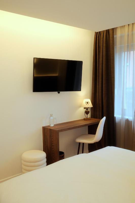 Double or Twin Room image 2