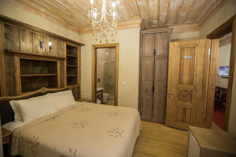 Economy Double Room image 3