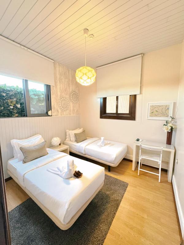Twin Room image 1