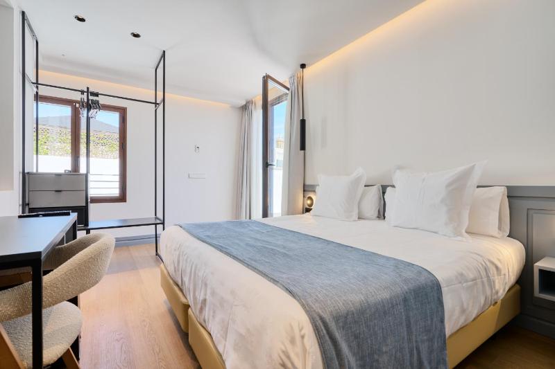 Premium Room with Jacuzzi and Terrace image 4