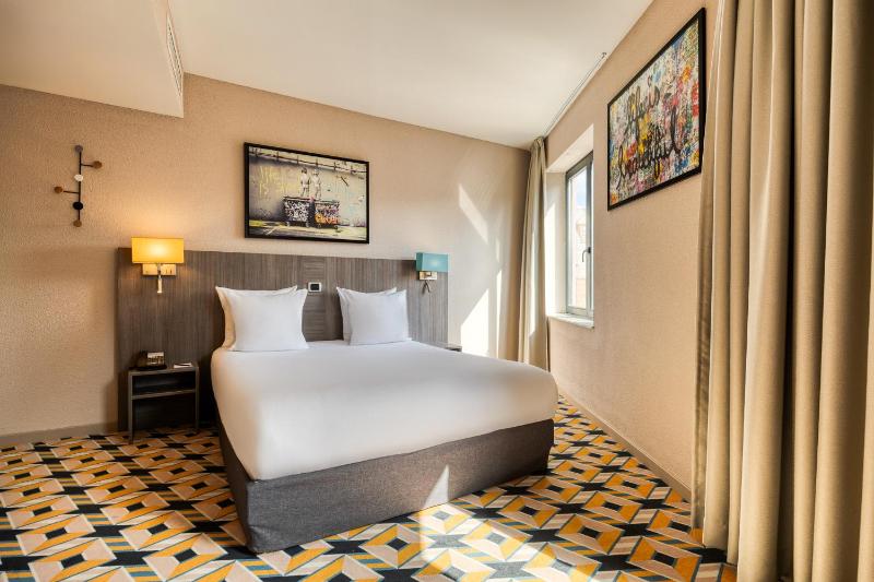 Superior Queen Room image 3