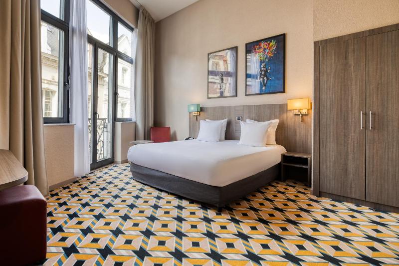 Premium King Room image 1