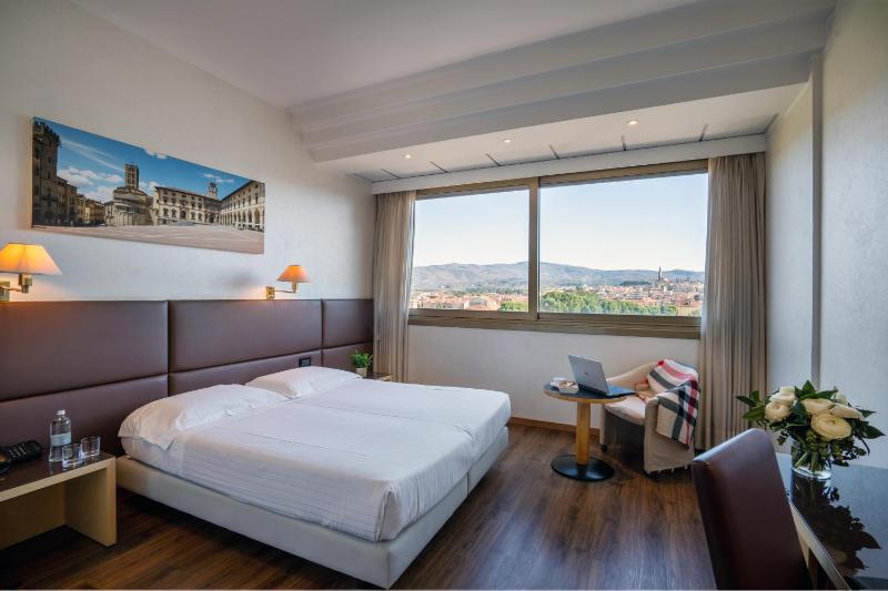 Standard Twin Room image 1
