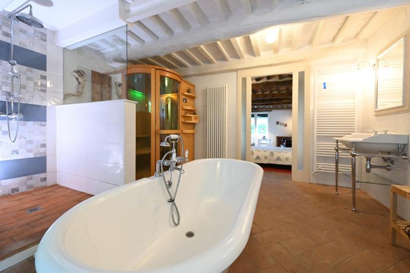 Suite with Sauna image 4