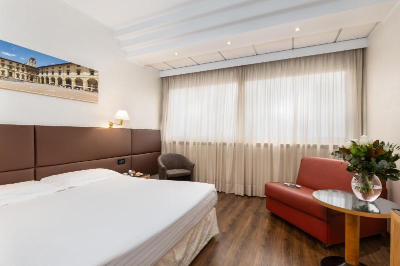 Standard  Double Room image 3