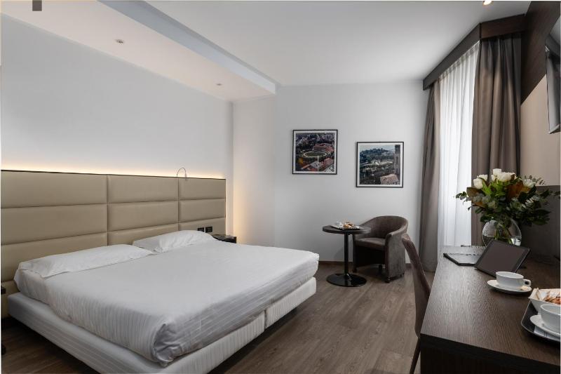 Superior Double Room image 3