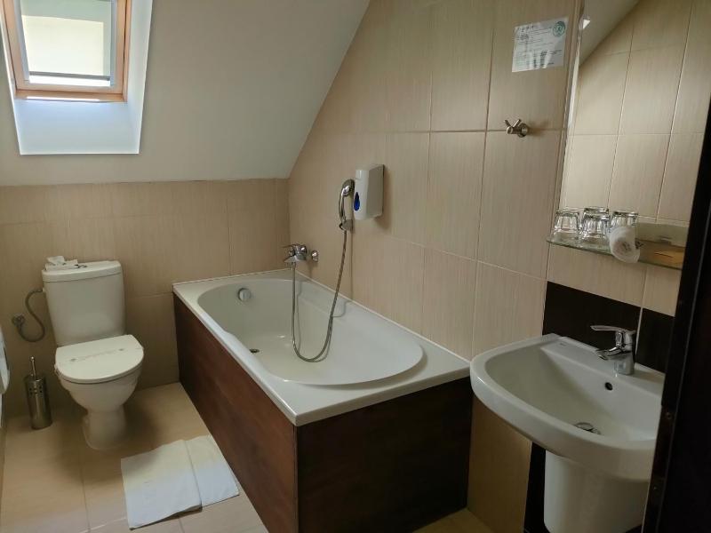 Economy Double Room image 4