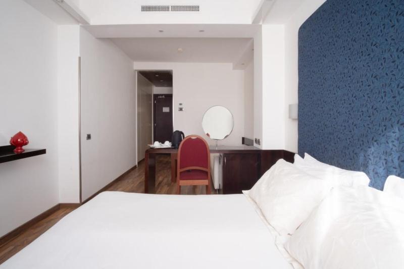 Superior Double Room image 3