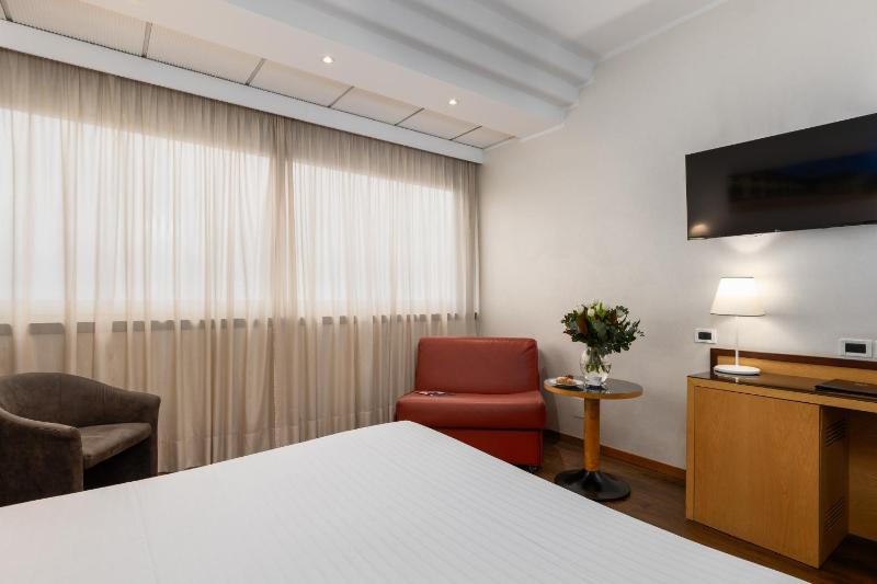 Standard  Double Room image 4