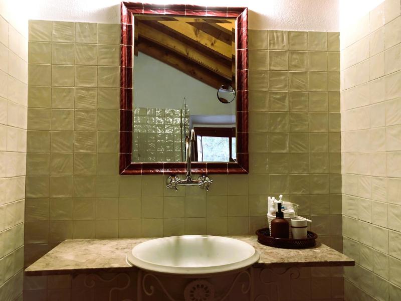 Standard Double Room image 4
